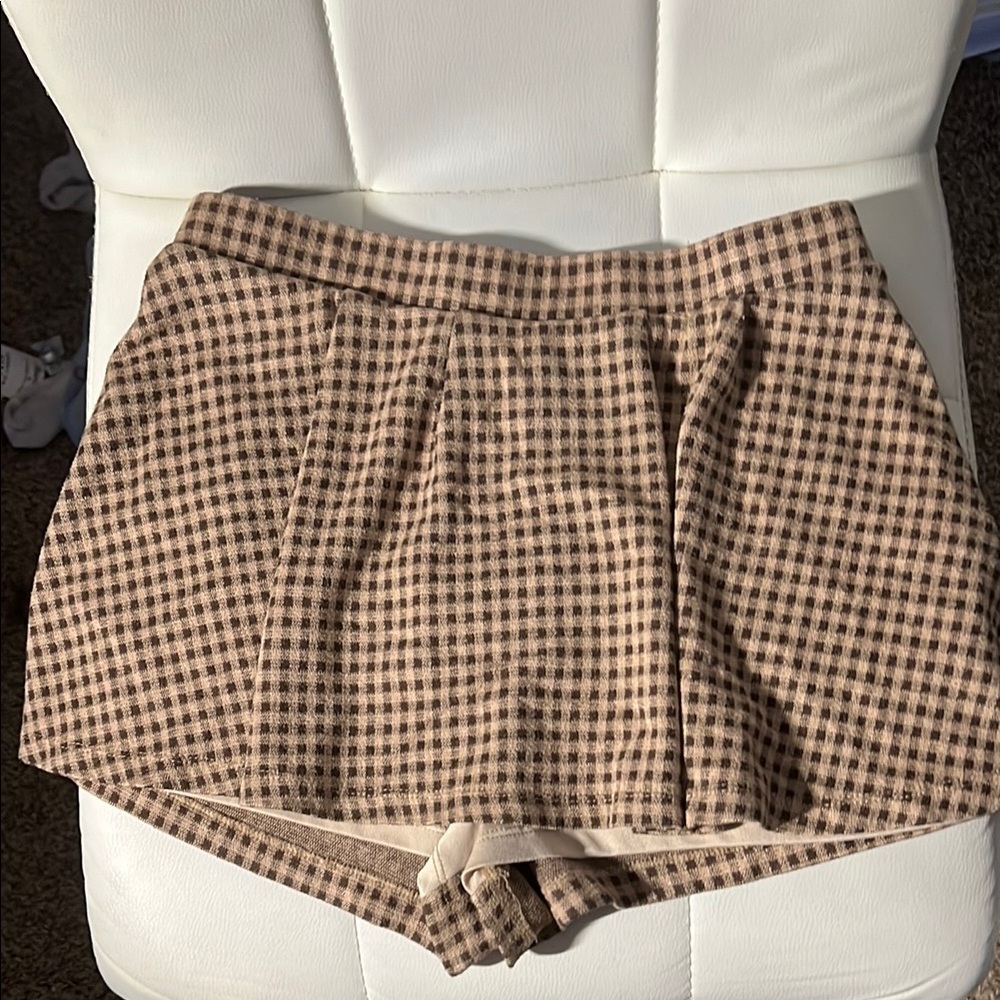 URBAN Romantics Tan and Black Skorts High-Waisted Flowy Design